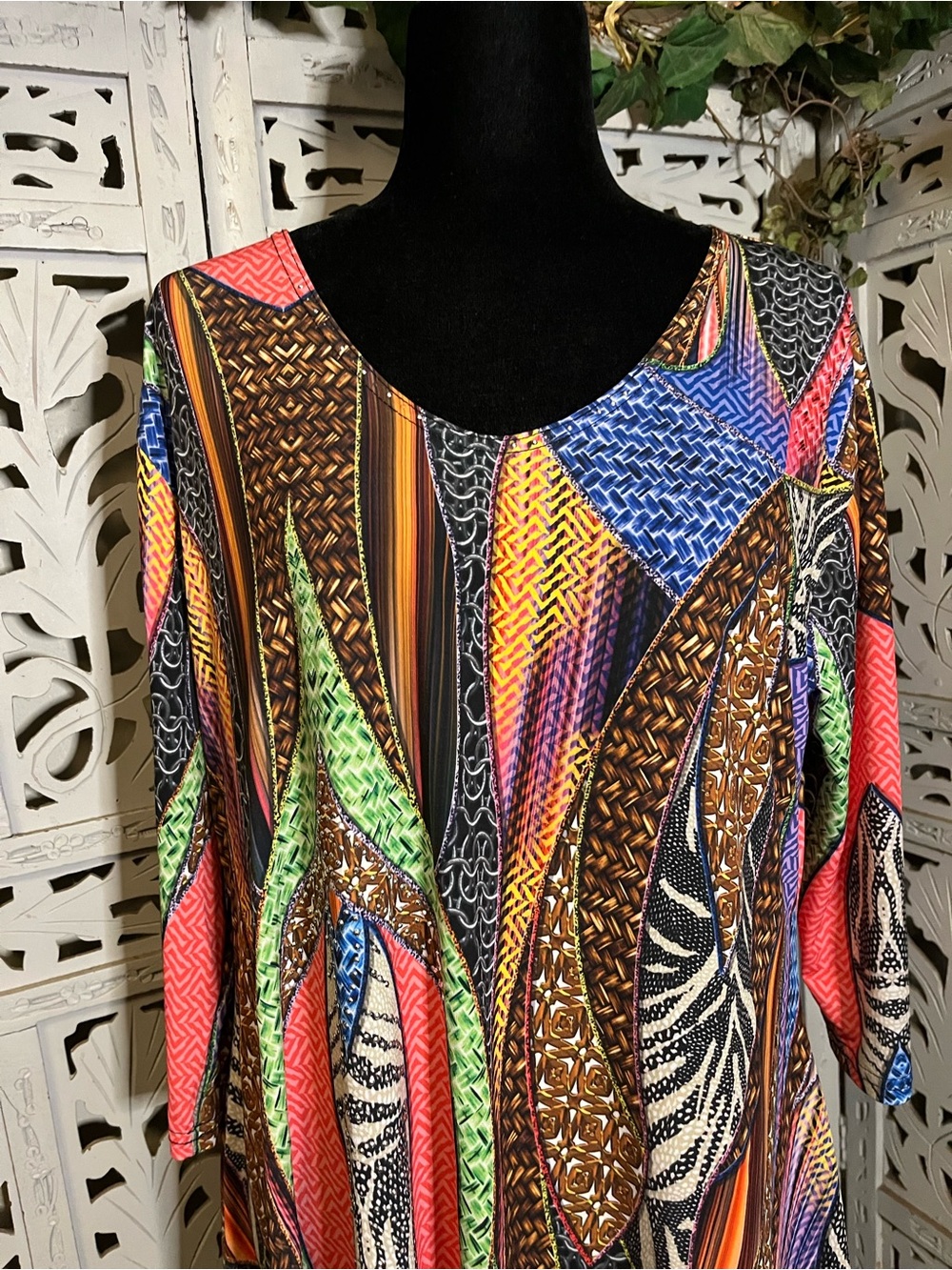 VALENTINA AMAZING MULTI-COLOR ABSTRACT PRINT MID-SLEEVES PLUS SIZE TOP - Picture 2 of 9